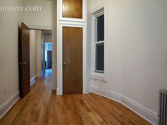 3rd image of 104 Bedford Ave APT 2R