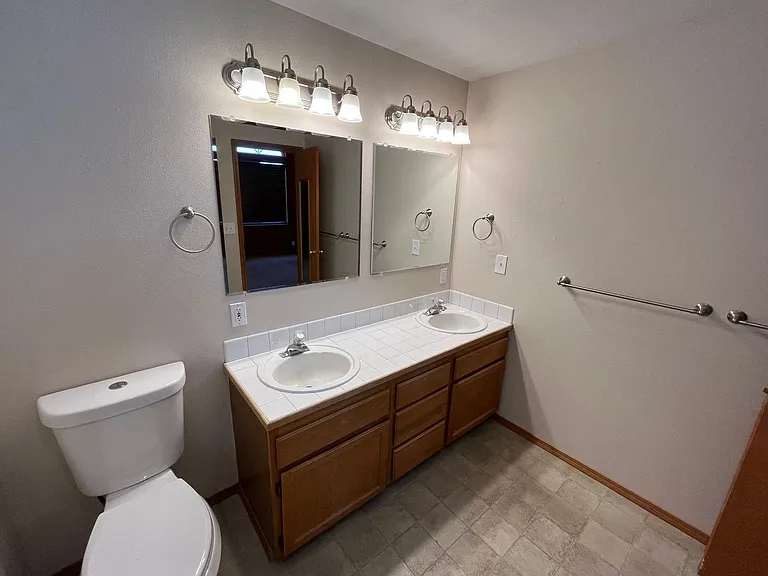 3109 NE Cromwell Ct — Photo 11