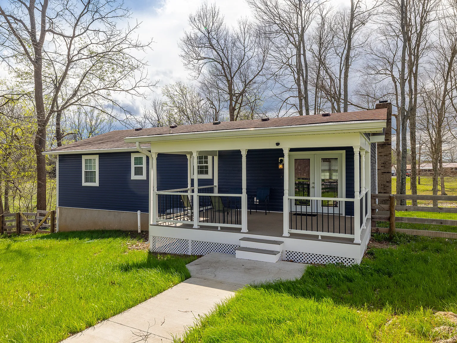 3 bed, 1956 sqft, $2,900 — Photo 2
