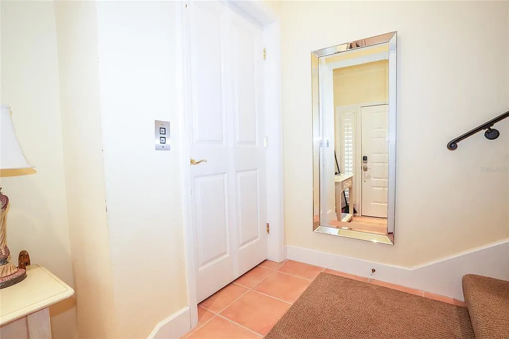 3 bed, 2.0 bath, 1969 sqft, $4,200 — Photo 2