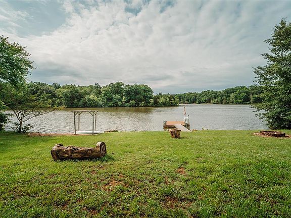 3rd image of 546 Wishwood Dr