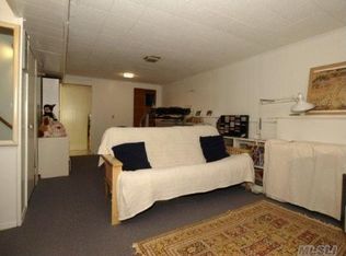 388 Bauer Pl, Mineola, NY 11501