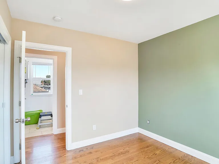 680 31st St #3 — Photo 16
