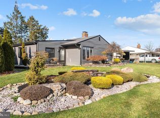 1 Shelter Ln, Levittown, PA 19055