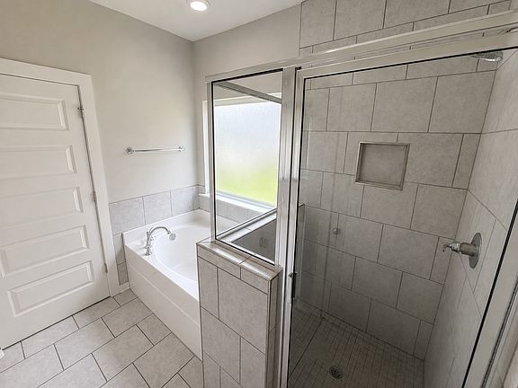 5th image of 711 Windmill Cir