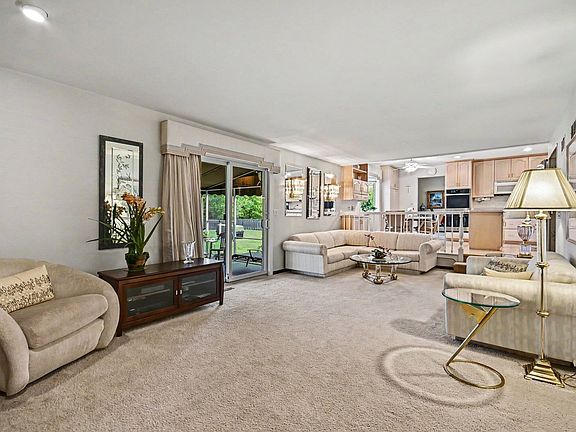 3rd image of 421 E Barclay Ct