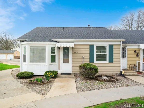 998 Village Ln, Jenison, MI 49428