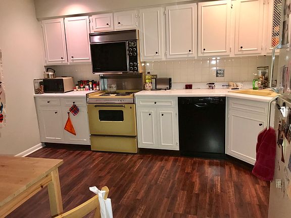 5th image of 410 Ashland Ave APT 4A