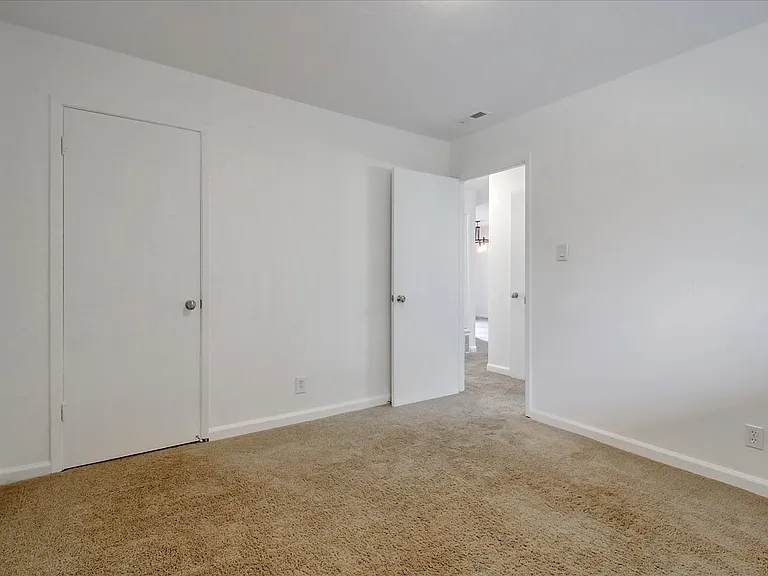 3586 Payne Ave #10 — Photo 15