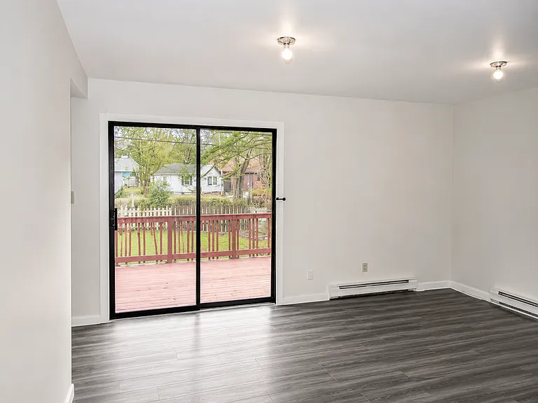 555 Hasbrouck A Rd — Photo 4