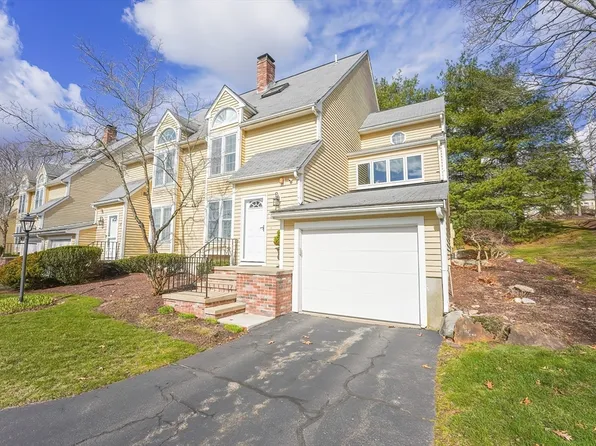 37 Oak Knoll Dr Unit 37, North Attleboro, MA 02760