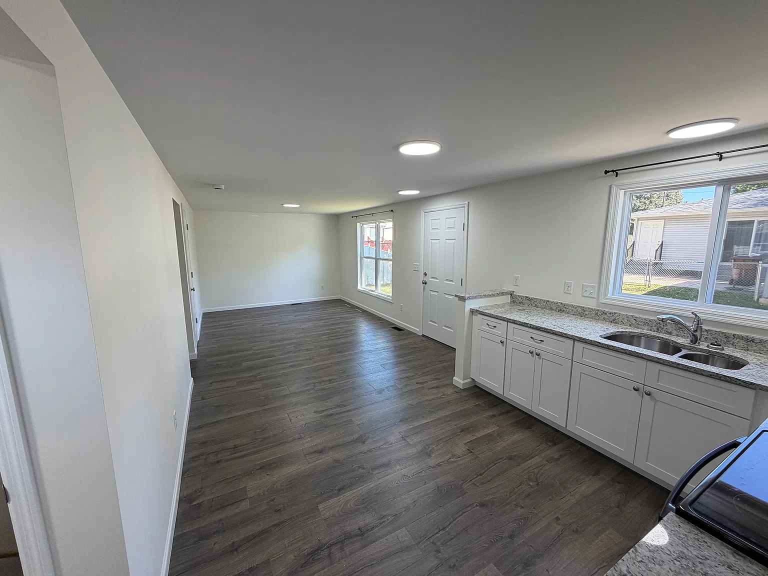 3 bed, 2.5 bath, 980 sqft, $2,100 — Photo 3