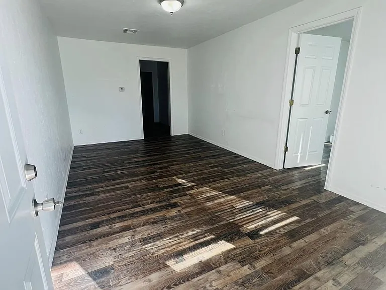 1514 Texas St — Photo 3