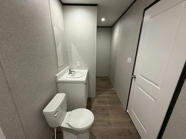 204 Lakeside Garden Cir #204 — Photo 31