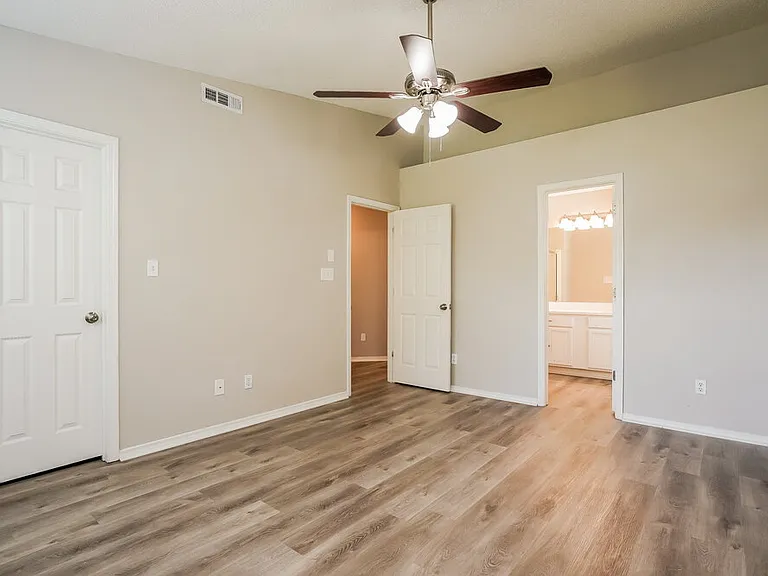 6333 Saybrooke Dr — Photo 12