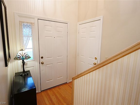 2nd image of 115 Ledbury Cir NE