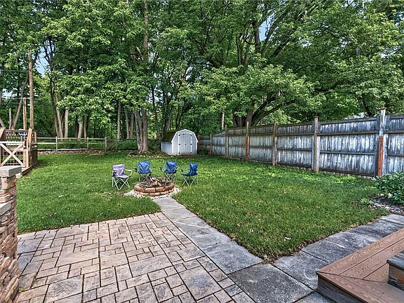 4th image of 79 Lettington Ave