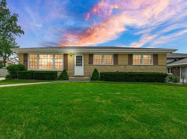 330 Gareth Ln, Schaumburg, IL 60193