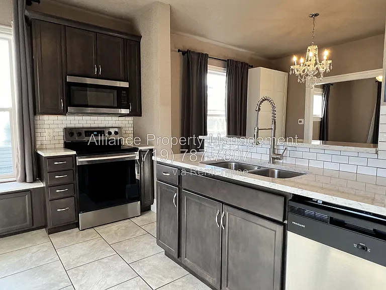 743 N Walnut St — Photo 12