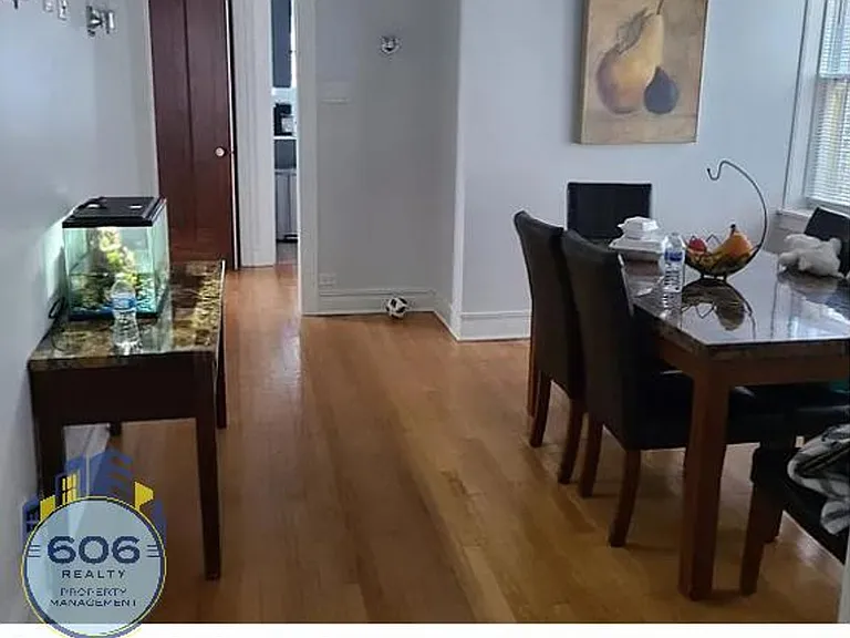 Jumbo 3 bed 2 bath in Jefferson Park! — Photo 6