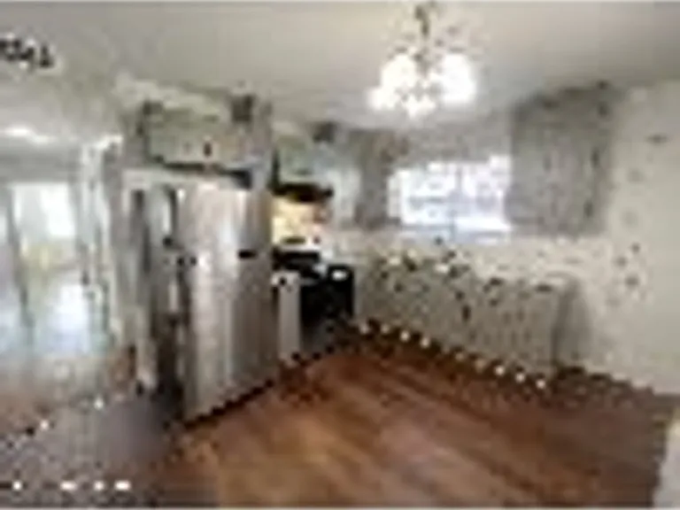 2555 Myra St — Photo 10