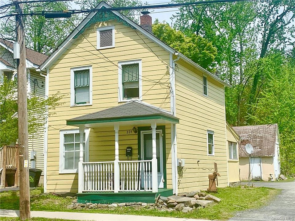 1st image of 224 Robinson Ave