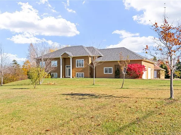 4 Leonce St, Beaubassin East, NB E4P 9C7