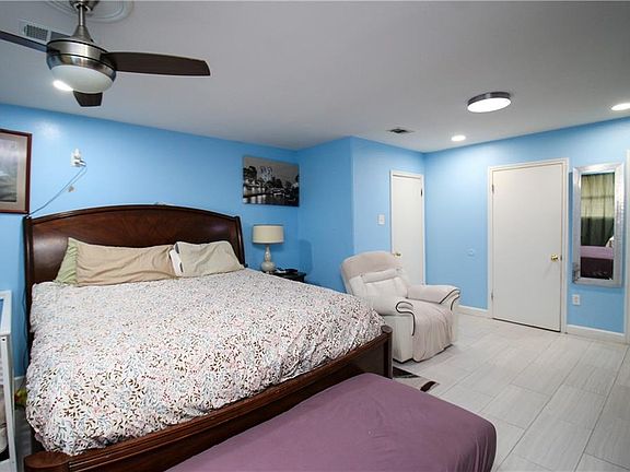 5th image of 748 Oakwood Dr