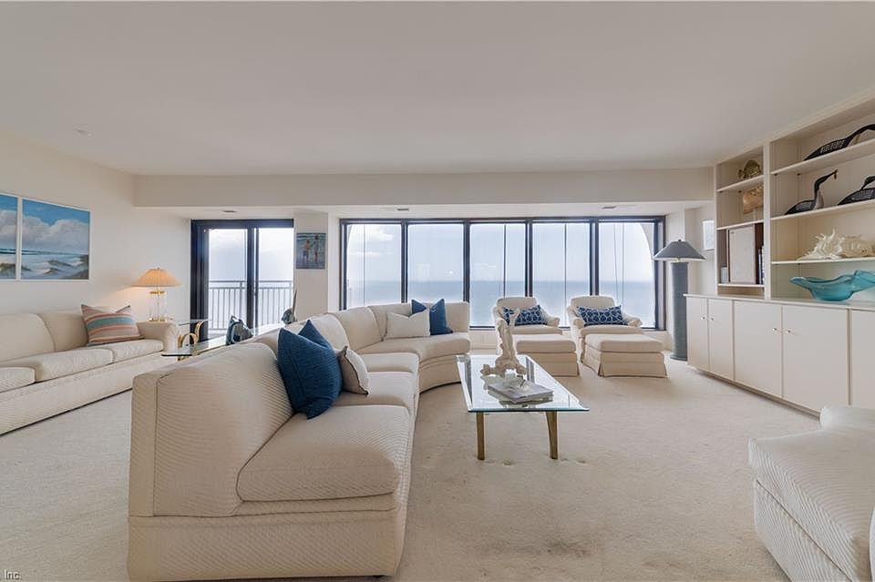 Corner unit on the 19th floor with south and east light!