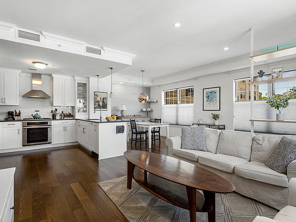 3rd image of 10 Byron Pl Unit 217