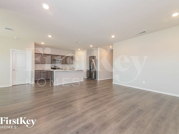4th image of 1608 River Oak Ln