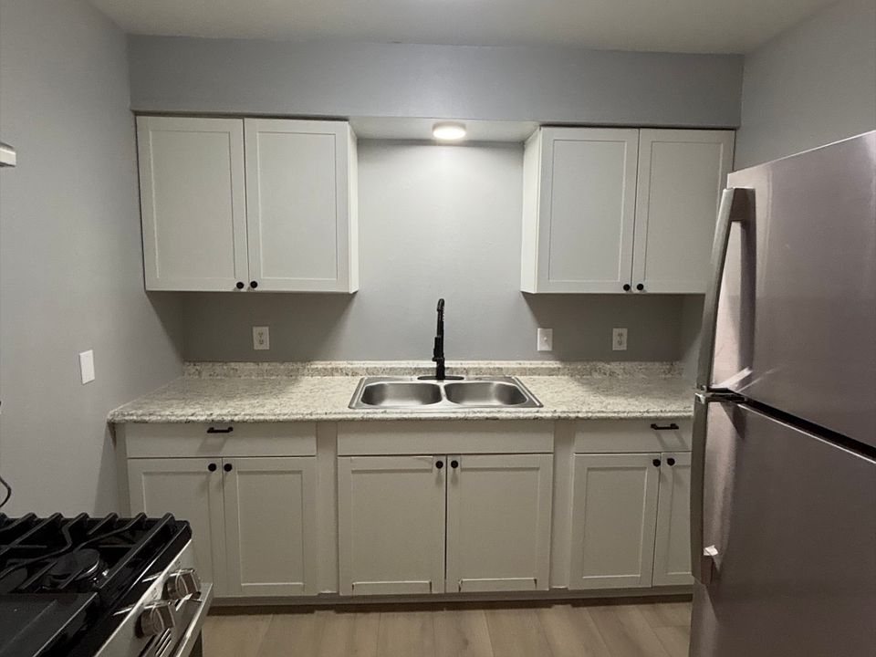 1st image of 822 Main St #13W