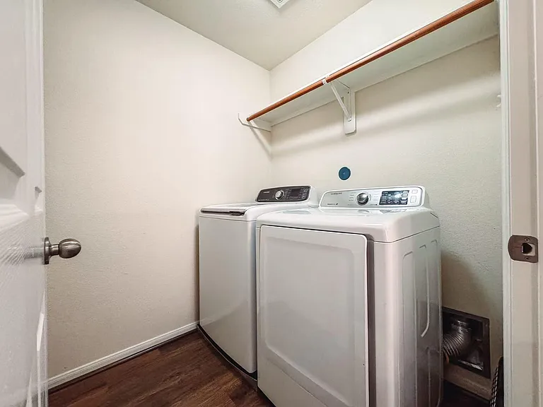 3923 Calgary Cir — Photo 22