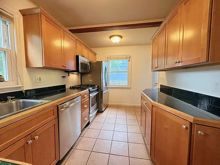 174 N Passaic Ave — Photo 5