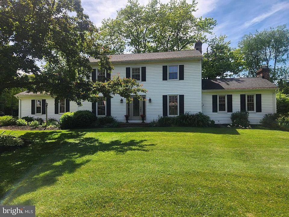 1st image of 2132 Lyndell Dr