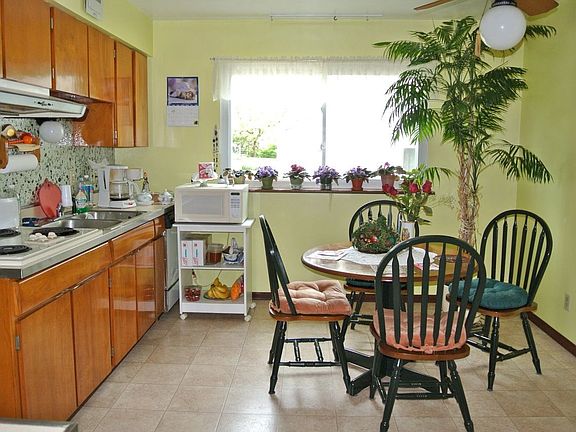 5th image of 534 Douglas Dr