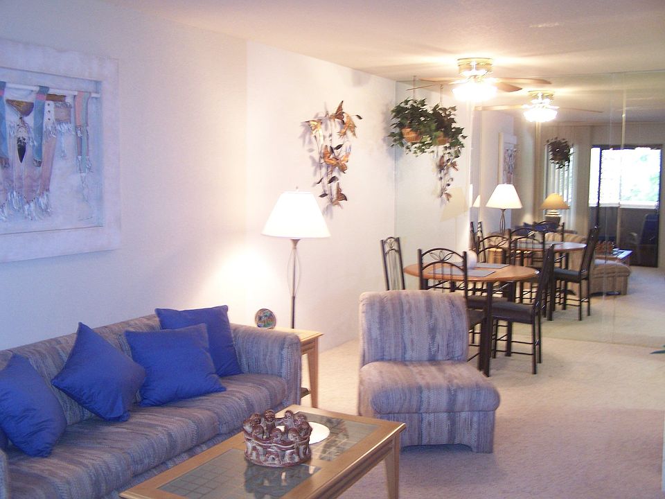 Turnkey Furnished/Living Room!