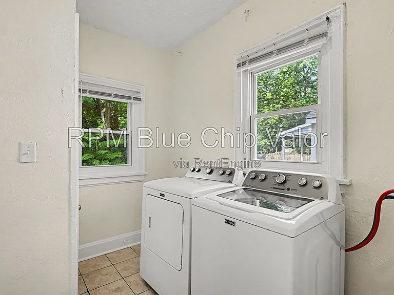 1832 Woodlawn Ave — Photo 15