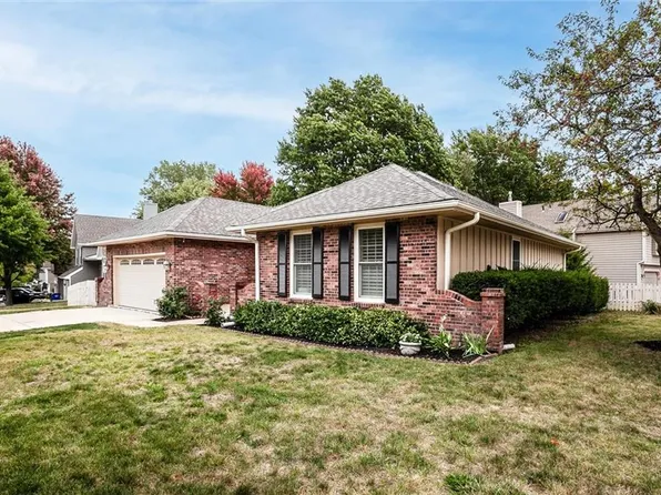 712 N Sumac St, Olathe, KS 66061
