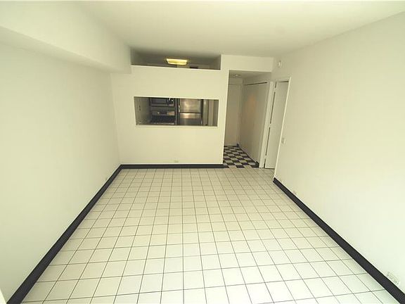 2nd image of 150-156 W 56th St APT 2809