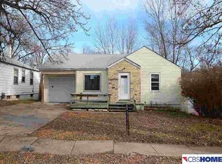 6905 N Ridge Dr, Omaha, NE 68112