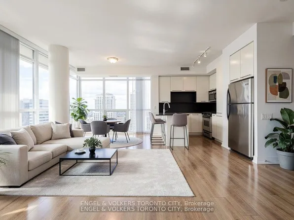 21 Carlton St #4205, Toronto, ON M5B 1L3