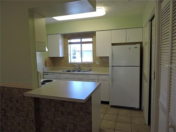 3rd image of 2740 Hidden Lake Blvd Unit C