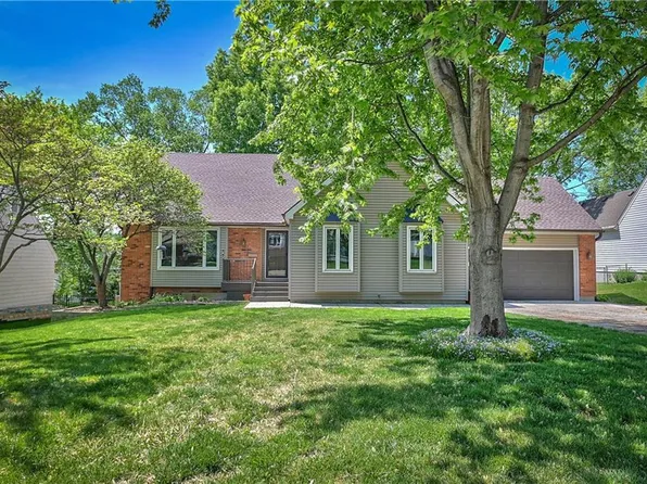 6302 N Askew Ave, Gladstone, MO 64119