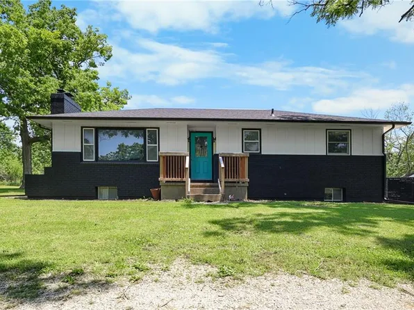 39103 New Lancaster Rd, La Cygne, KS 66040