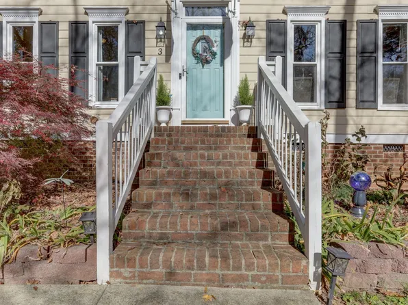 3 Danforth Pl, Durham, NC 27712