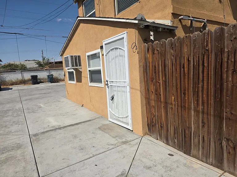 318-320 Highland Dr — Photo 4