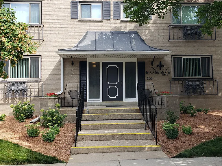 233 Milwaukee Ave E — Photo 1