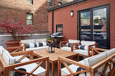 Rented by R New York