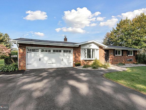 4th image of 3520 Lord Byron Dr